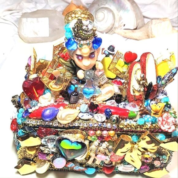 Wendy Gell Jewelry Box Fantastical Andy Warhol theme encrusted on five sides. - Picture 1 of 7